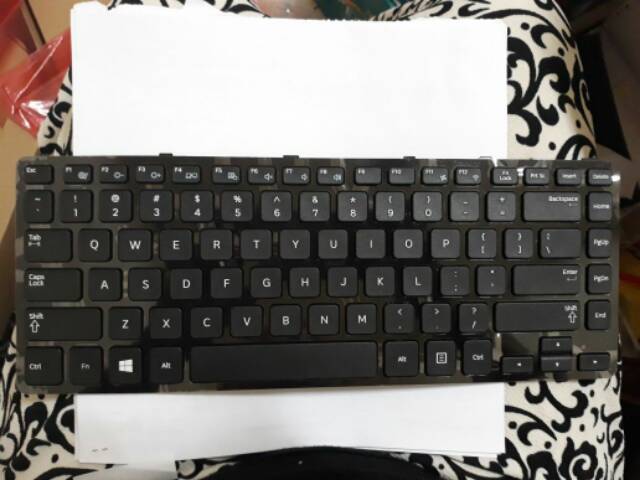 DIJUAL MURAH !Keyboard - Samsung NP355 NP365 NP355E5C NP355V5C NP350V5C NP355E4X  FRAME