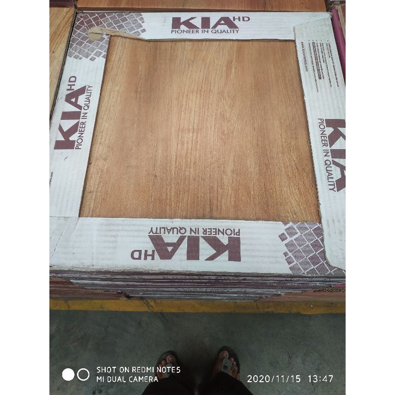 keramik lantai bisa dinding 40x40 motif kayu kw 1 KIA GRATIS ONGKIR