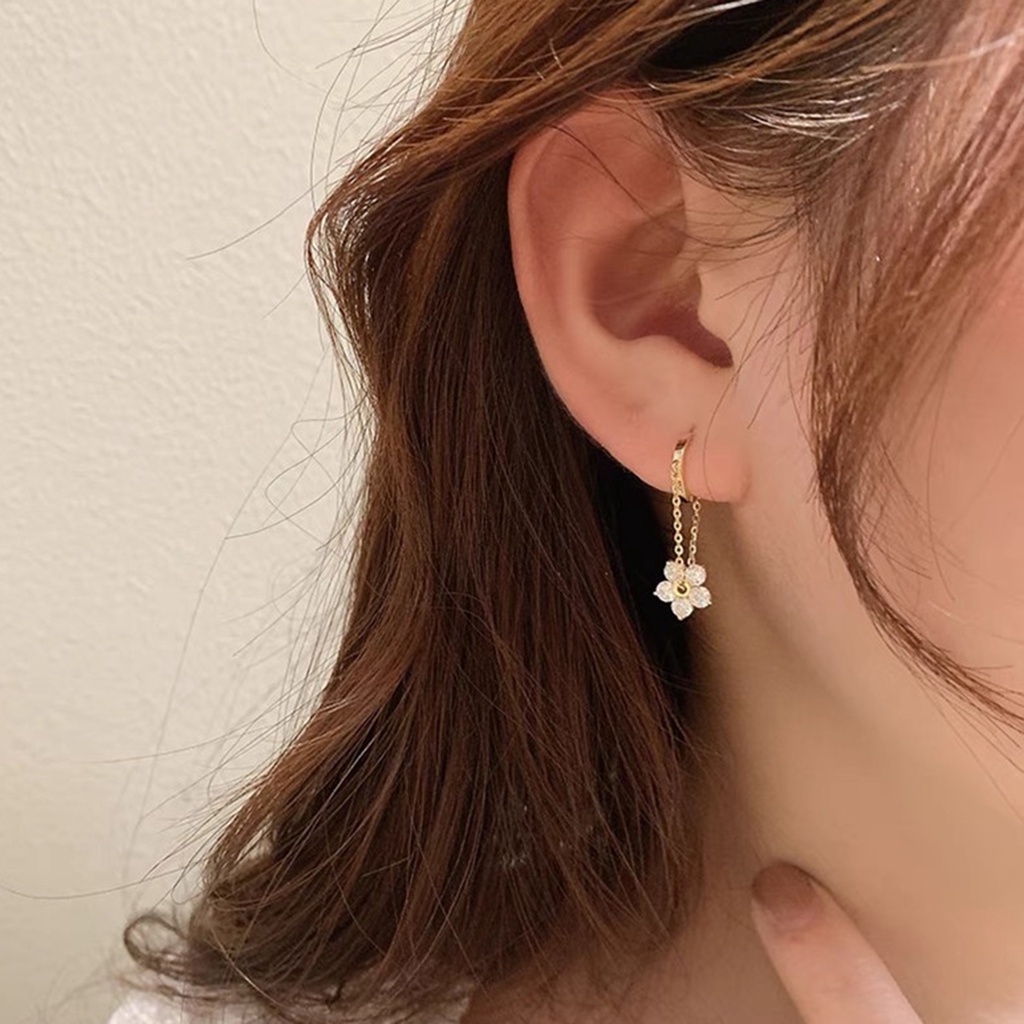 Hu Hu Hu Hu Hu Alat Bantu Pasang Kacamata♡ 1 Pasang Anting Tusuk Gantung Desain Bunga Warna Gold Untuk Wanita