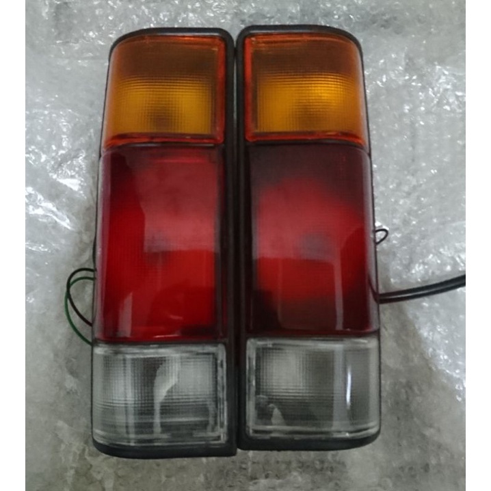 sepasang stoplamp lampu belakang Carry 1.0 st100 tipe KT334
