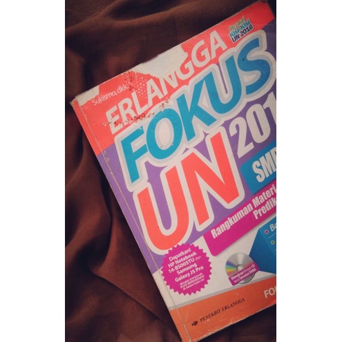 

Preloved buku fokus un smp tahun 2018 erlangga + cd