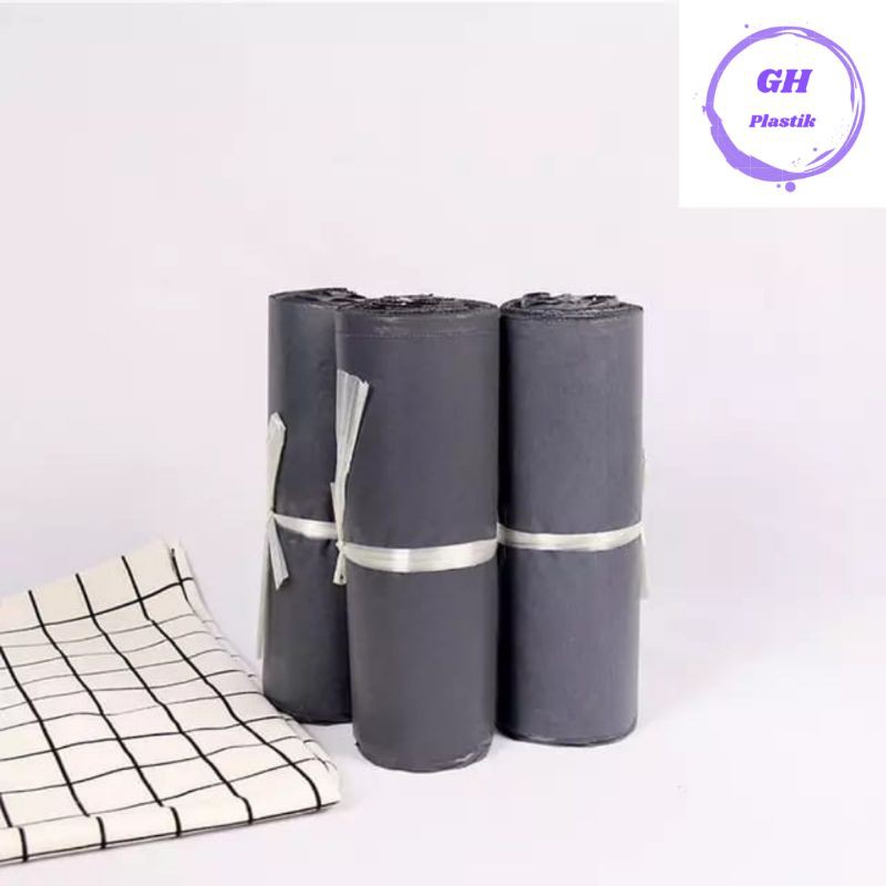 

plastik polymailer hitam 25x40 / plastik packing ketebalan 0.06 micron isi 100pcs
