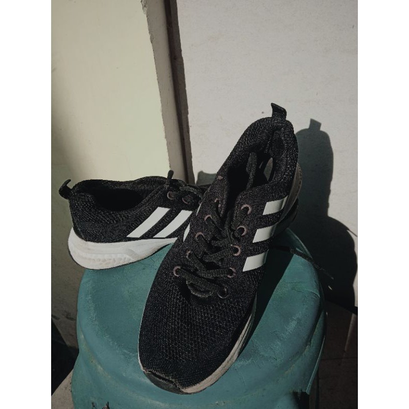 sepatu olahraga Adidas original