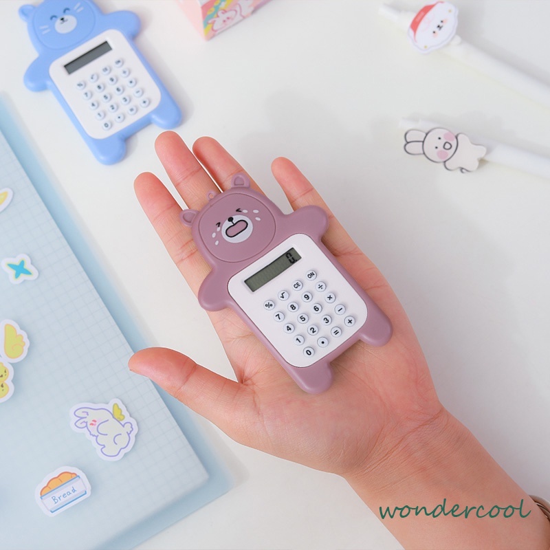 Kalkulator 8 Digit Mini Portable Motif Beruang Calculator Travel Tombol Karet / Creative Bear calculator Slim Palm Mini Student Pocket Computer Sekolah Stationary Import Warna Unik-Won