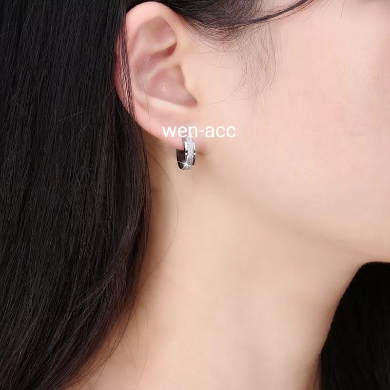 Anting Tusuk Pasir Polos Garis Titanium Pria dan Wanita