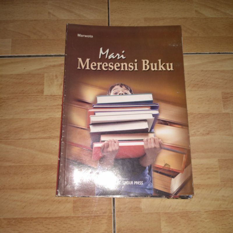 mari meresensi buku