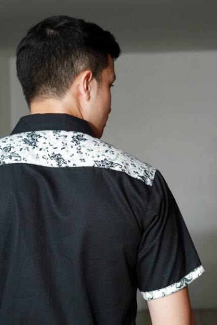 Loyal Kemeja Hem Batik Hitam Modern Pria M L XL XXL