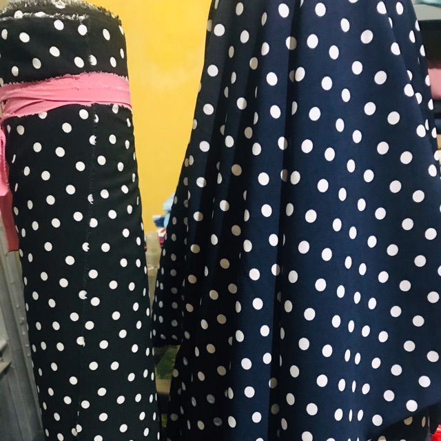 Kain wollpeach polkadot Hitam dan Navy (Biru Dongker) meteran Kain wolfis motif polkadot