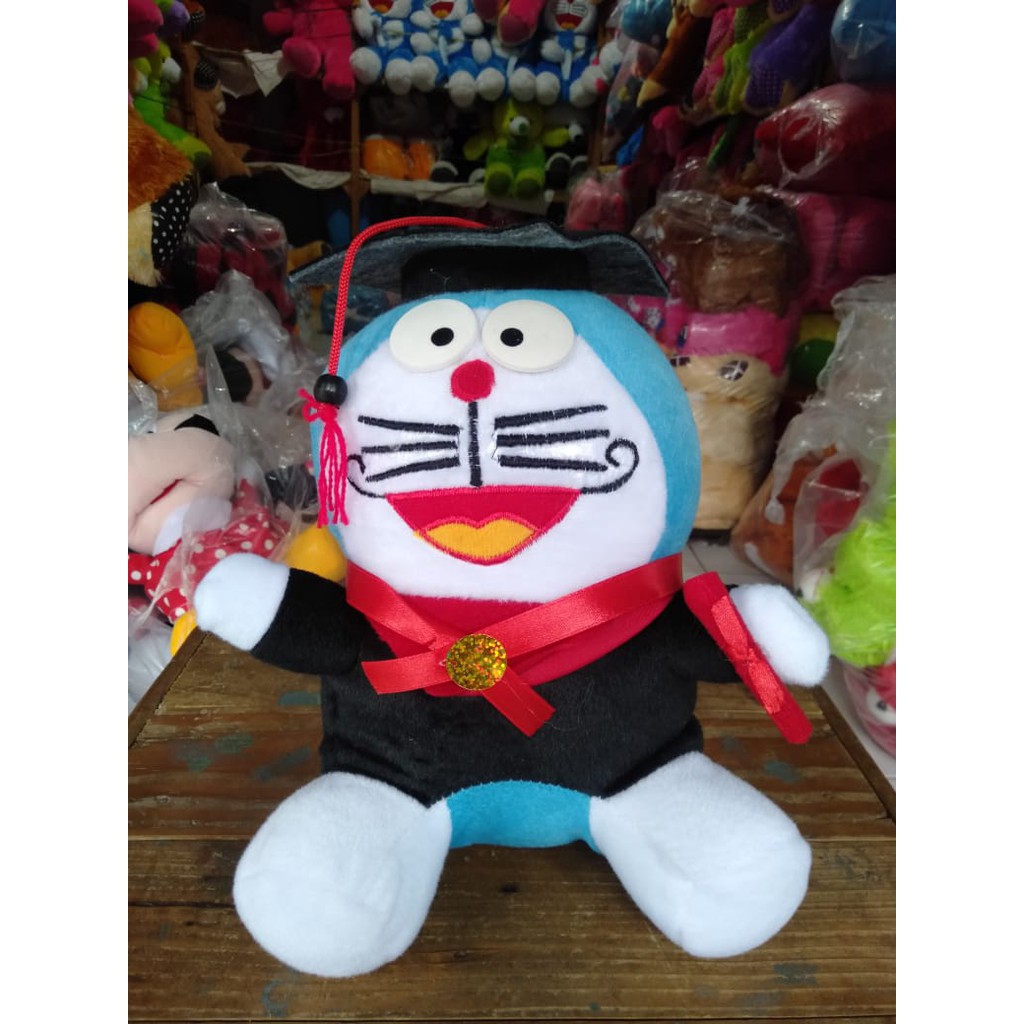 Boneka doraemon wisuda ukuran 20cm