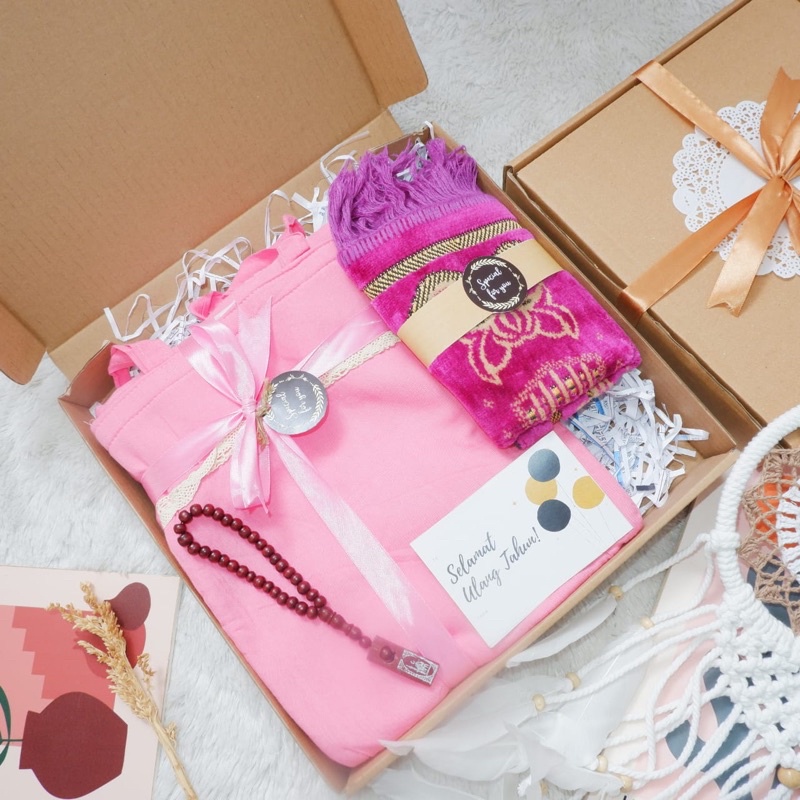 Hampers Kado ultah cewek Paket Mukena Sajadah Alquran