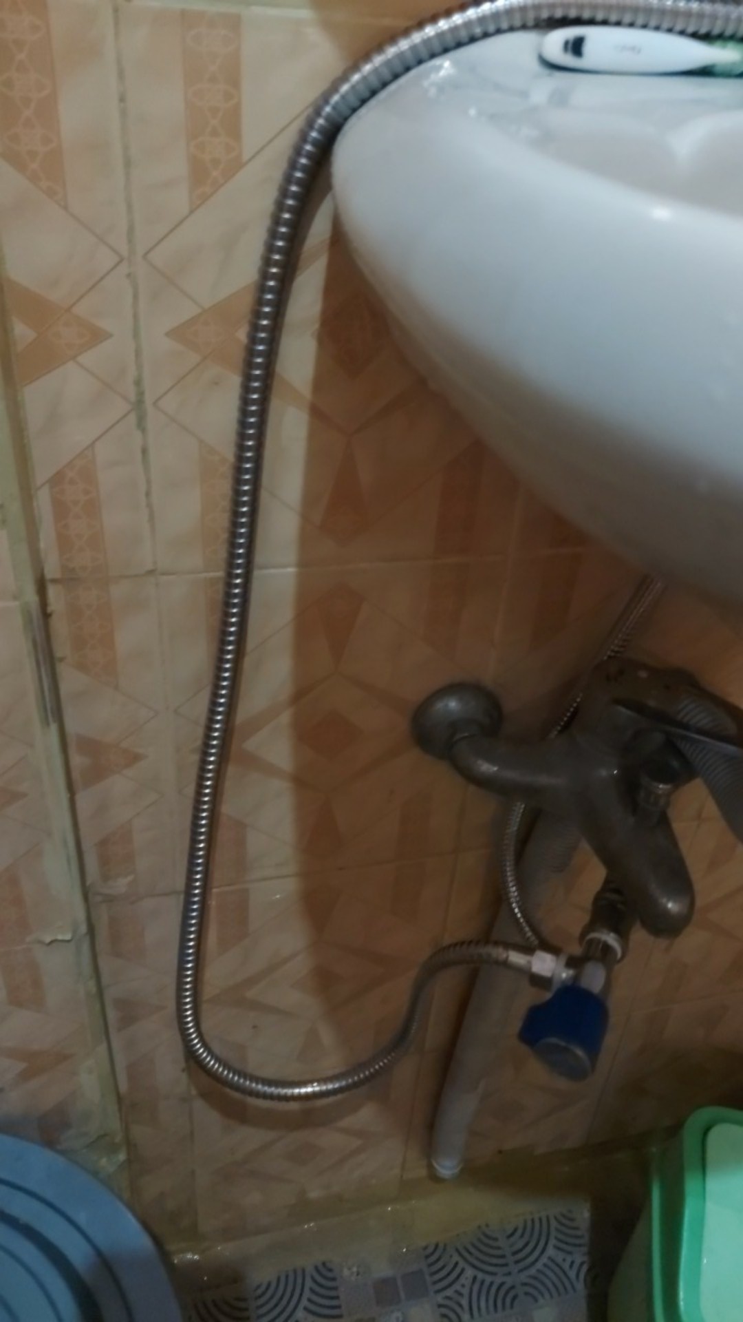 Selang Shower 2 Meter Selang Flexible Shower / Shower Kamar Mandi