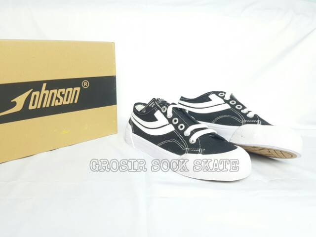 Sepatu Johnson Galaxy Pro Low Cut Black White