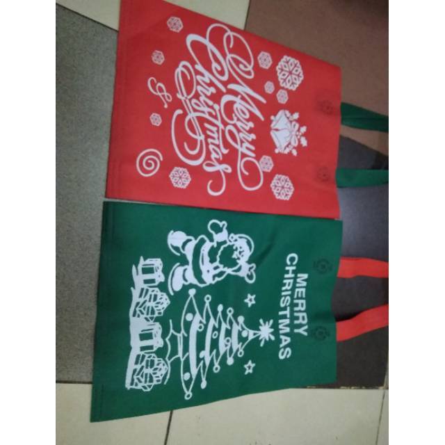 

Tas spunbond kain lipat samping natalan/ terlaris dan murah isi 12 pcs /natalan /ornamen natal