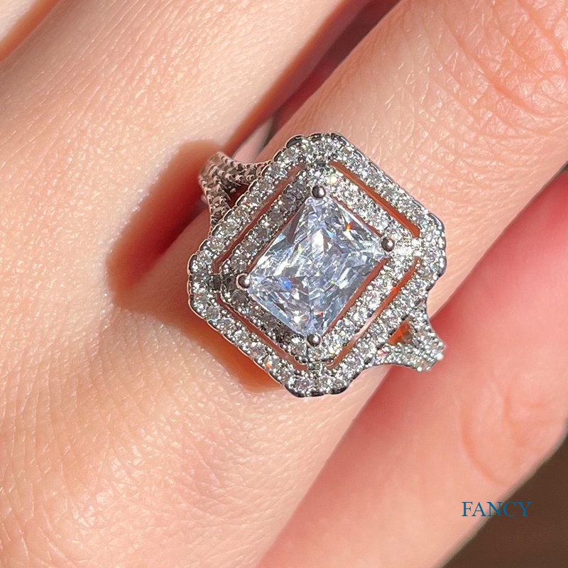 Cincin Wanita Bentuk Kotak Hias Batu Cubic Zirconia Gaya Klasik Untuk Pertunangan / Pernikahan