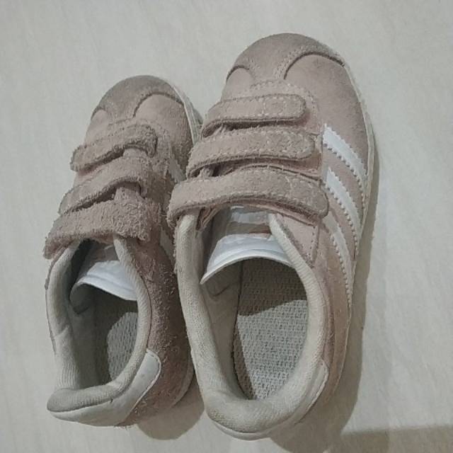 Adidas girl shoe insole 17