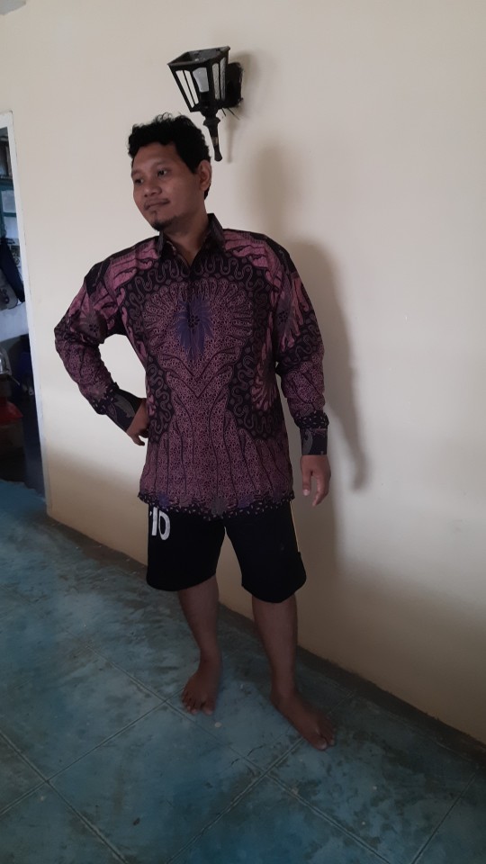 Kemeja Batik Pria Lengan Panjang Full Furing Kencana Ungu Megenta Motif Terbaru Terlaris