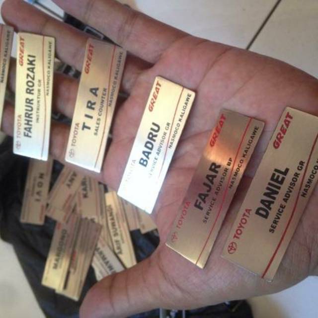 

Nametag etched logam