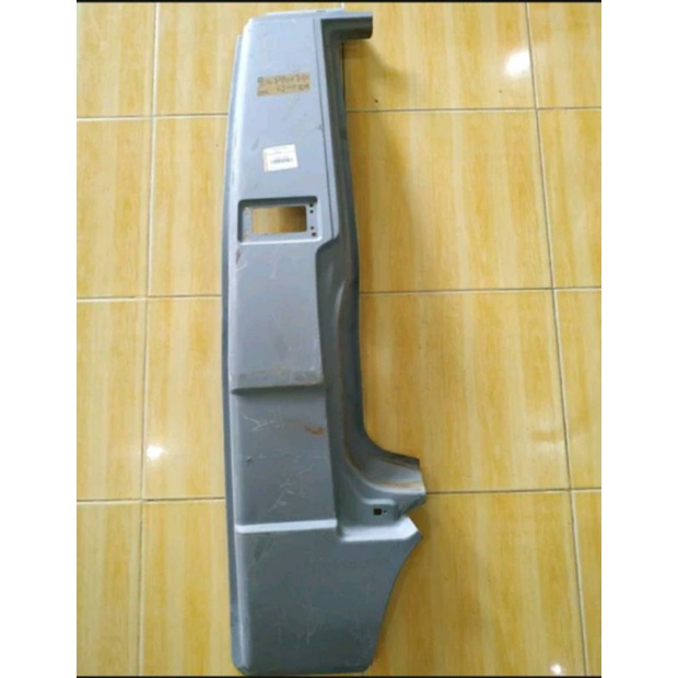 pilar belakang Mitsubishi L300 kanan