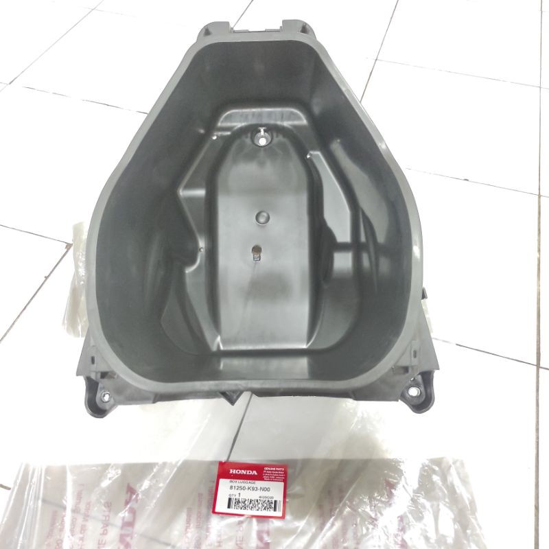 BAGASI MOTOR SCOOPY FI RING 12 ORIGINAL BOX BAGASI SCOOPY FI RING 12 ORIGINAL 81250-k93-n00