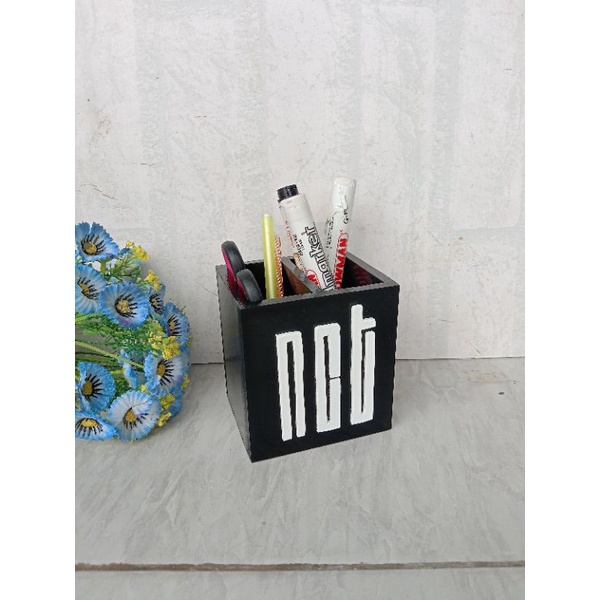 

kotak pensil viral NCT logo timbul