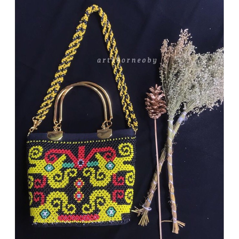 TAS MANIK MOTIF DAYAK