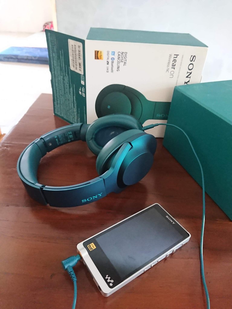 Auto Ultrasonic Rodent Repeller With Led Night Light For Anti-martens Weasels Foxes