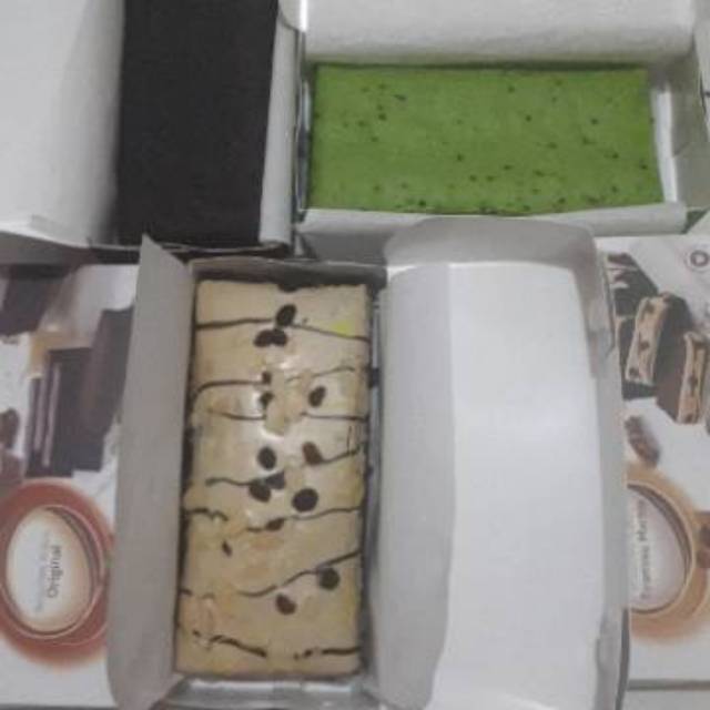 

Brownies amanda, greentea mint, sarikaya pandan, choco marble, tiramisu marble, pink marble