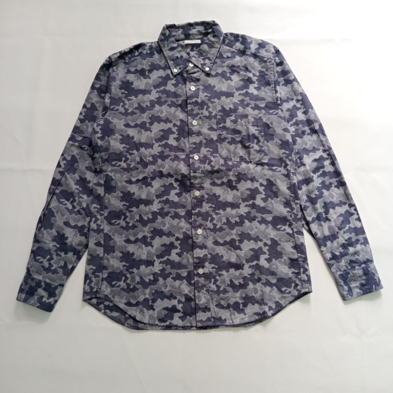 kemeja camo lengan panjang GU bekas second preloved
