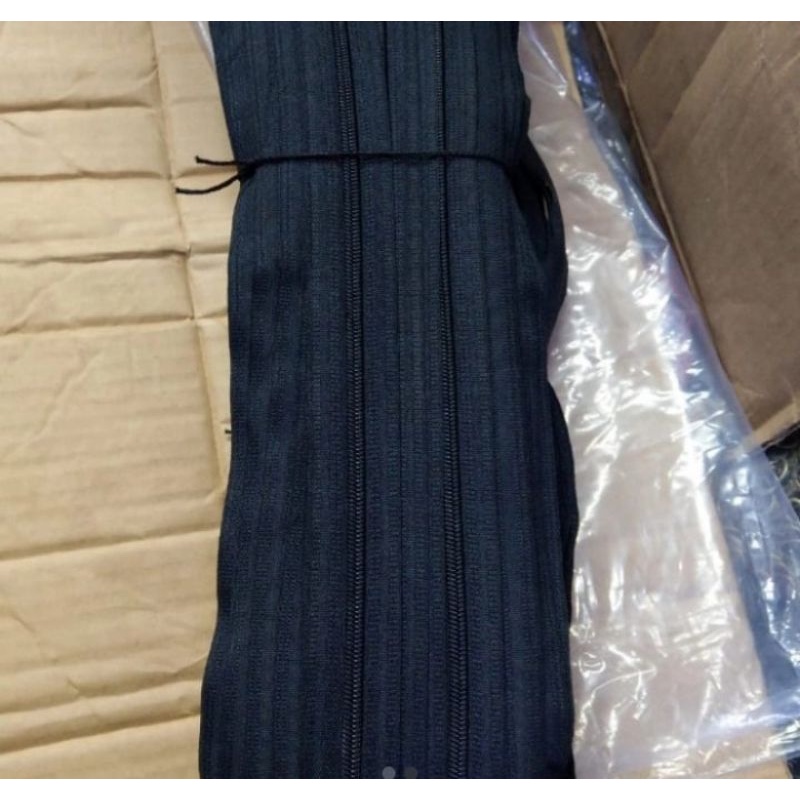 

Daun resleting/lanyard gigi coil plastik no.5 hitam (50 yard)