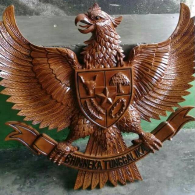GARUDA  ukiran dari kayu jati