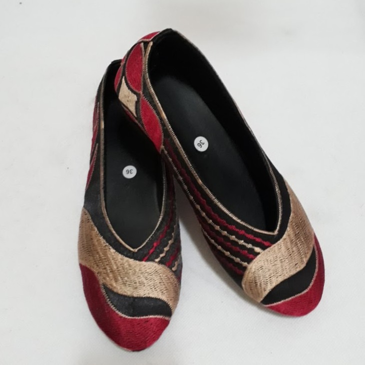 etnik fashion sepatu wanita flat slip on bordir ombak merah