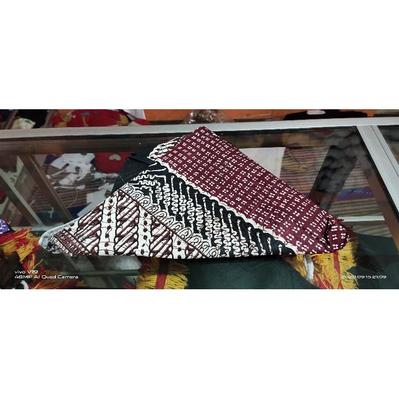 Udeng segitiga 10 motif / udeng jawa / udeng jaranan / iket bali / udeng bali / barongan / ganong / topeng ganong / bujang ganong / barongan devil / barongan kediri / celeng / kuda lumping / jaranan / kuda kepang / topi / slayer / songkok / kopyah / psht