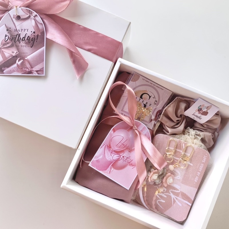 

Gift Box / Gift set / Hadiah set / Kado / Souvenir /Hampers Birthday / Hampers Baby Shower / Gift set / Hampers Pengajian / Hampers Wedding / Kado Lucu / Kado murah / Kado Mewah /Baby girl / Baby Boy / Birthday boy / Birthday Girl / Wedding Hampers