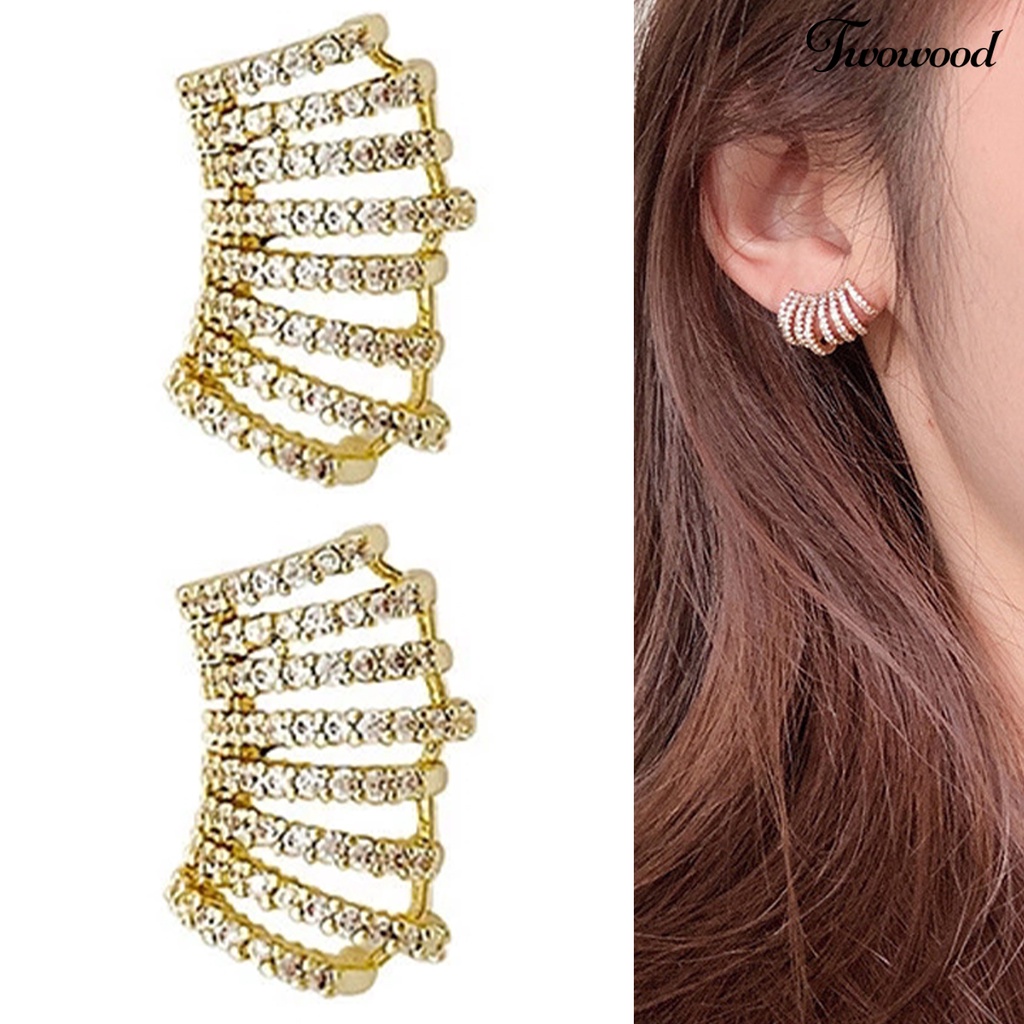 1 Pasang Anting Berlian Imitasi Model Hollow Out Warna Emas Untuk Wanita