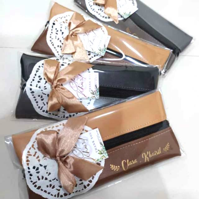 

Souvenir Tempat Pensil untuk Wedding atau Hajatan Sudah Sablon