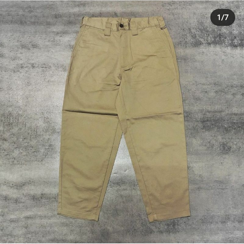 Celana chinos  GU X Tadaomi Shibuya
