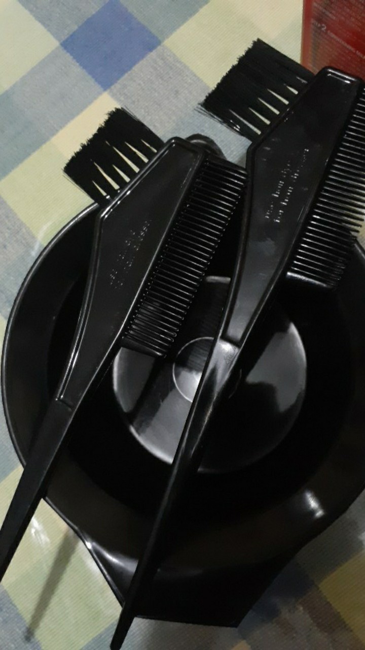 Mangkok Dan Sisir Koas Cat Free Sarung Tangan Plastiik 1pasang.