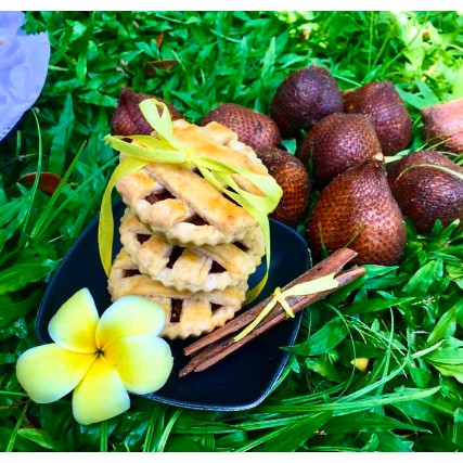 

SALAK BALI PIE / ISI 7 PIES / MANIS & SEGAR BUAH SALAK