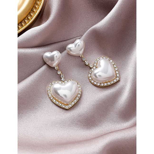 LRC Anting Tusuk Fashion Golden Love Diamond Earrings With Diamonds D71057