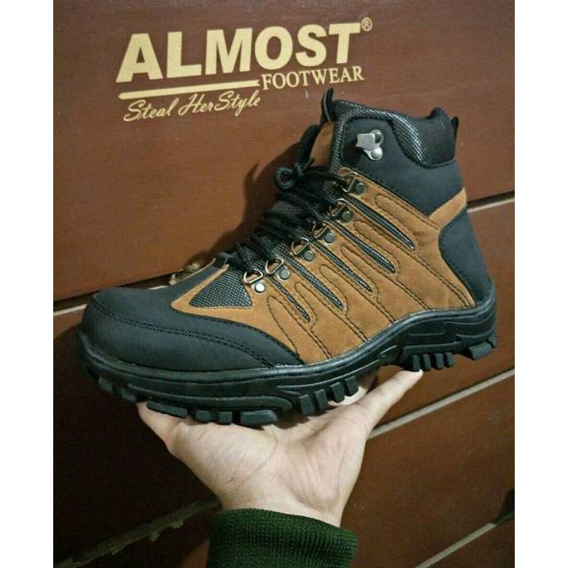 SEPATU BOOTS ALMOST WOLVERINE SAFETY SEPATU OUTDOR ARMY