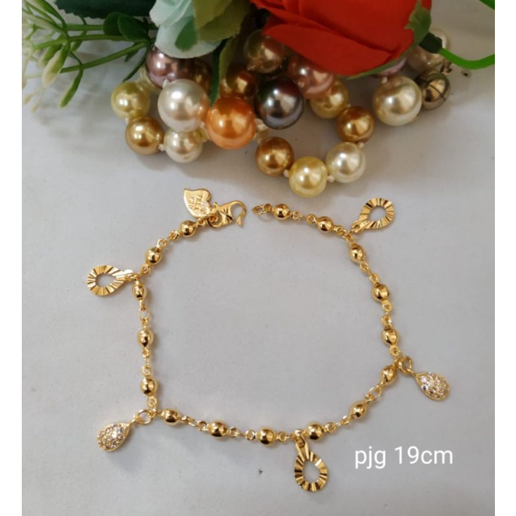 Gelang Tangan Rantai Motif Rumbai Ukuran Simpel Warna Gold Panjang 19cm Perhiasan Wanita Dewasa