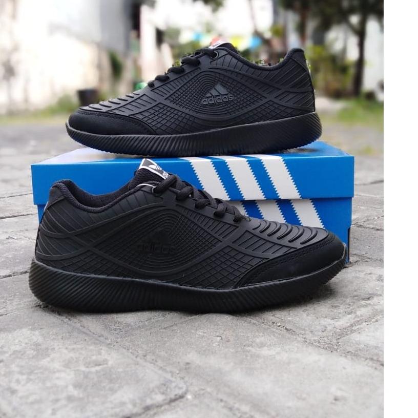 Oke Price.. SEPATU SPORT ADIDAS HITAM POLOS BAHAN KARET / sepatu olahraga / sepatu sekolah hitam pol