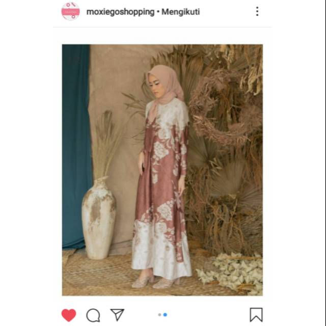Maumere Dress Wearing Klamby