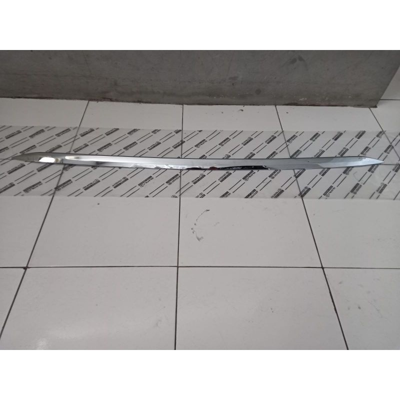 List Chrome Bemper Depan Calya Sigra Ori