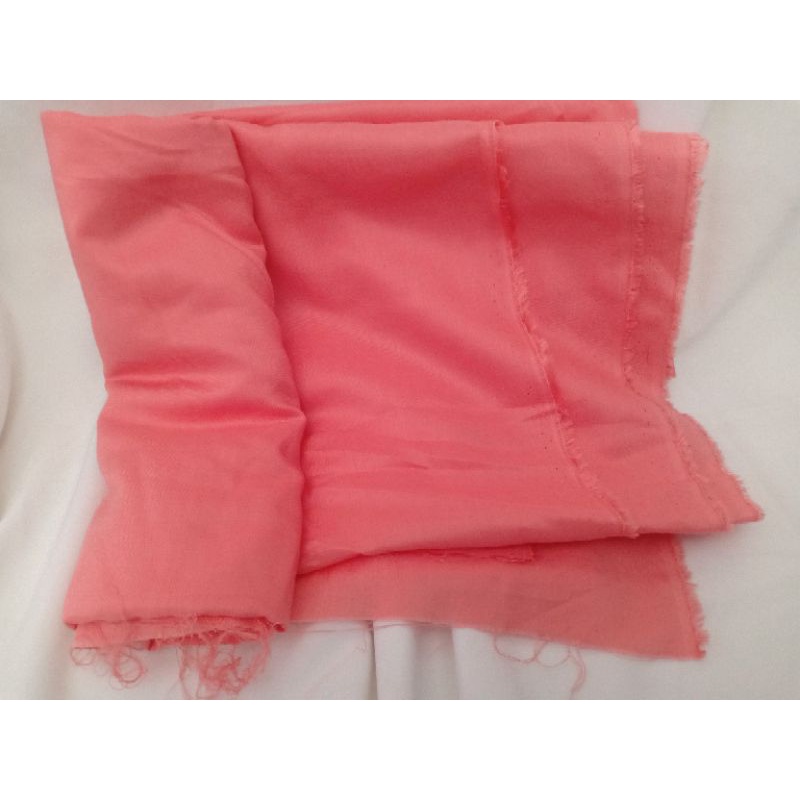 KAIN RAYON POLOS WARNA MERAH MUDA PANAS (REQ PANJANG 50 cm = Rp. 12.500)