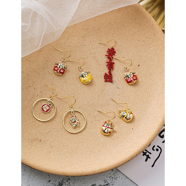 LRC Anting Gantung Fashion Golden Contrasting Lucky Cat Earrings D66129