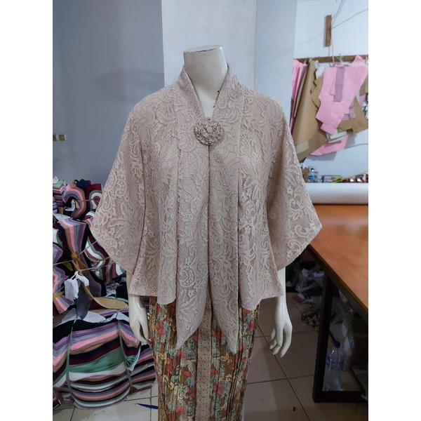 Kebaya floy KIMONO BROKAT standar jumbo glitter full furing busui KeroncongBusana-Cream