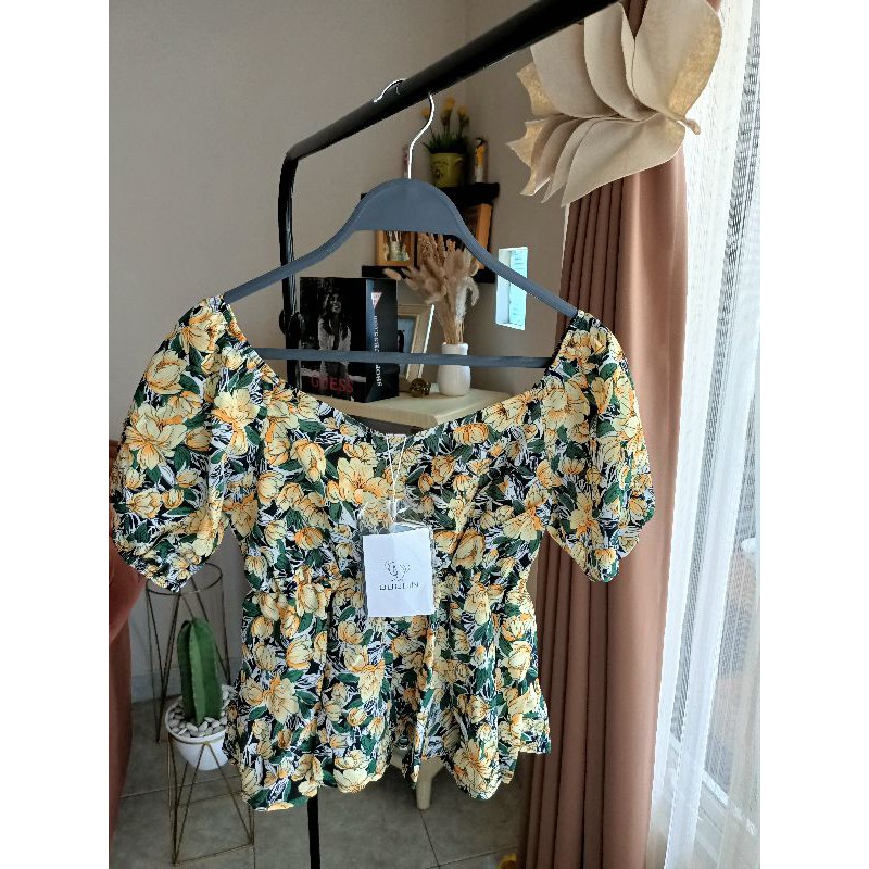 TOP BUNGA CASUAL IMPORT/BAJU TOP ATASAn CROP SABRINA LOCAL NEW