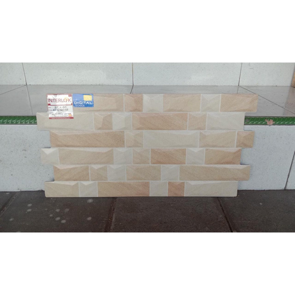 Granit Motif Batu Roman Interlok D'Pyramid Beige 30x60