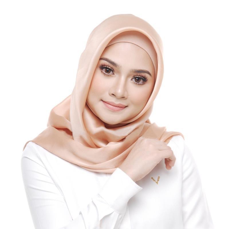 Import JILBAB/HIJAB Segiempat POLOS SATEEN Bahan lembut dan adem dipakai Kode KZT-JB001